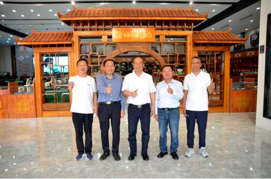 市香菇产业顾问专家调研裕国菇业